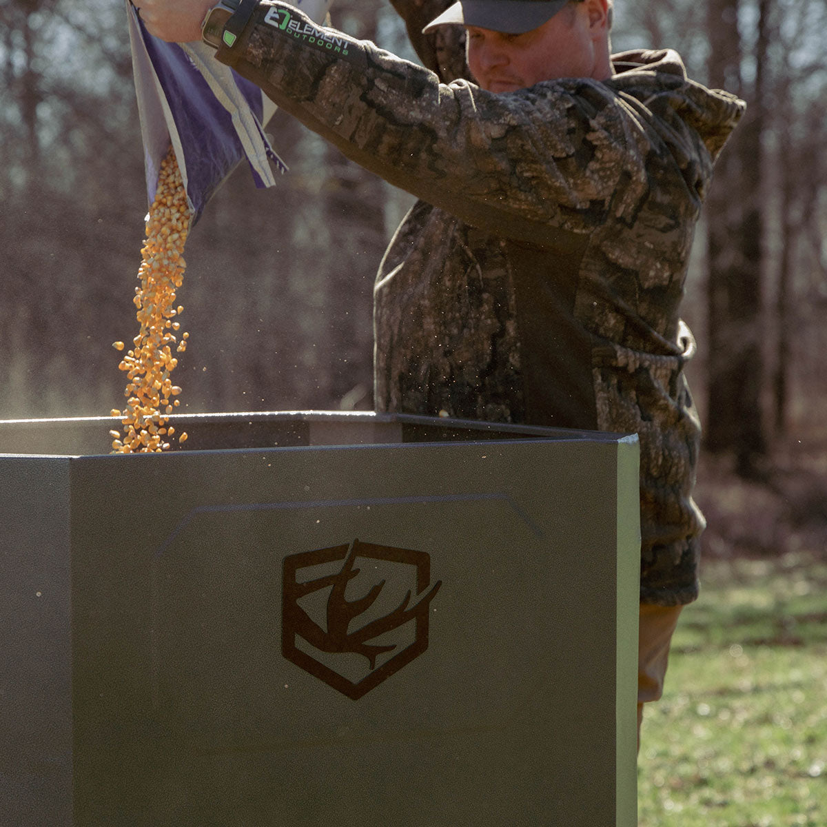 RITUAL™ E-Z FILL SKID FEEDER